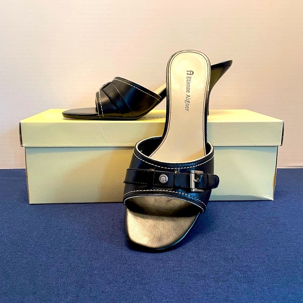 Etienne Aigner women’s leather slides in size 6.5. Black with cream trim.